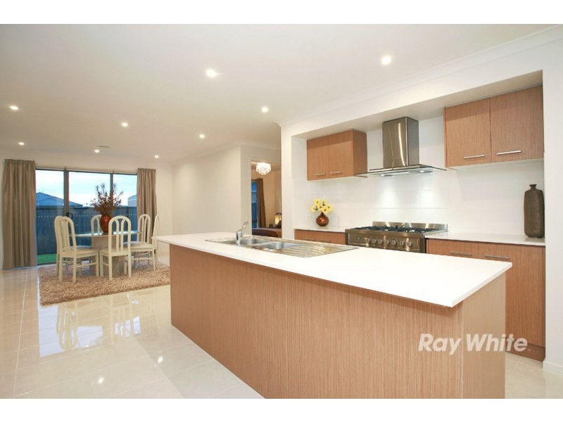 24 Sassafras Place, Cranbourne North VIC 3977