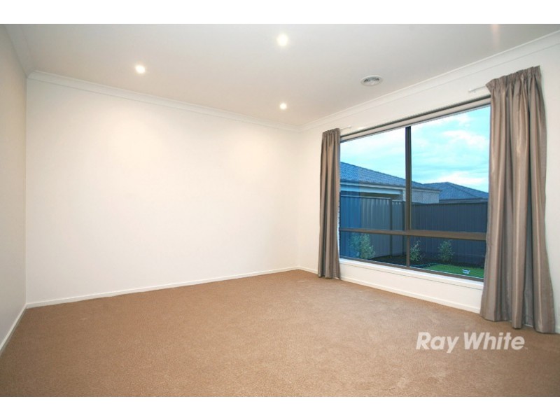 24 Sassafras Place, Cranbourne North VIC 3977