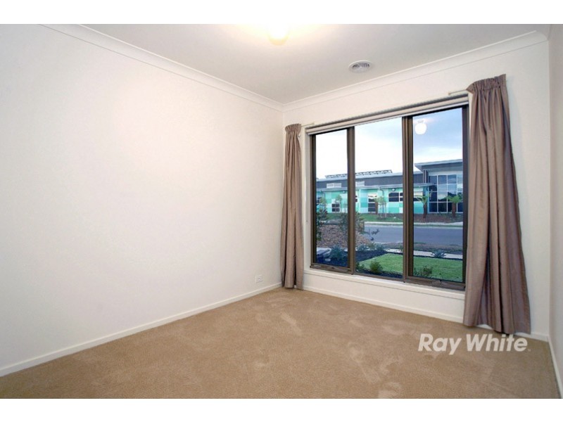 24 Sassafras Place, Cranbourne North VIC 3977