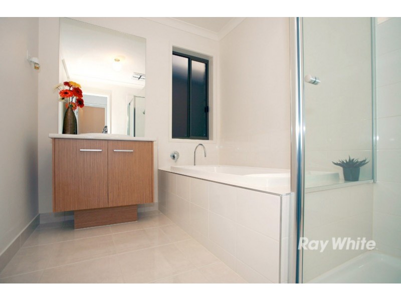 24 Sassafras Place, Cranbourne North VIC 3977