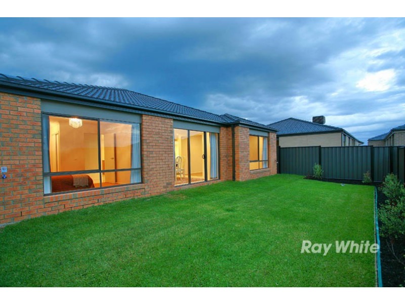 24 Sassafras Place, Cranbourne North VIC 3977