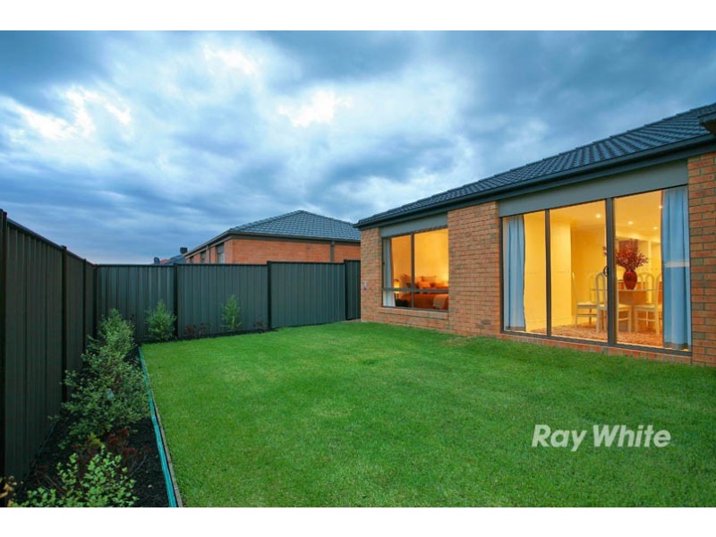 24 Sassafras Place, Cranbourne North VIC 3977