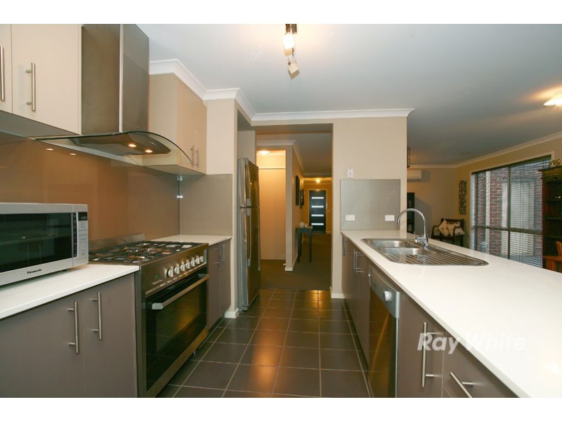 2 Watt Place, Lyndhurst VIC 3975