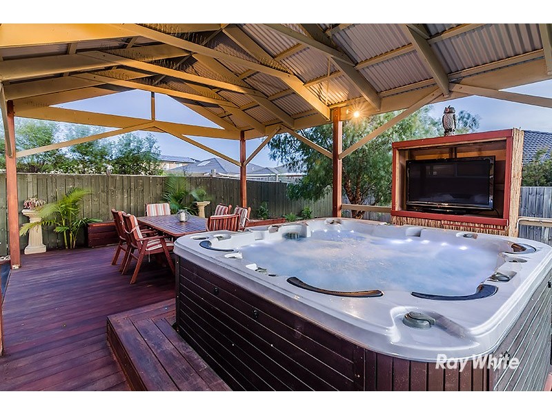 9 Beechwood Drive, Lyndhurst VIC 3975