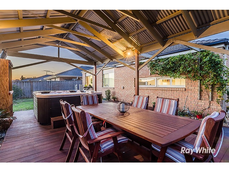 9 Beechwood Drive, Lyndhurst VIC 3975