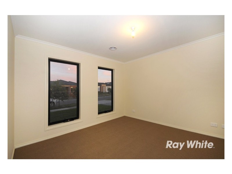 20 Valencia Circuit, Cranbourne VIC 3977