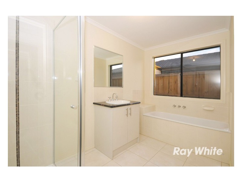 20 Valencia Circuit, Cranbourne VIC 3977