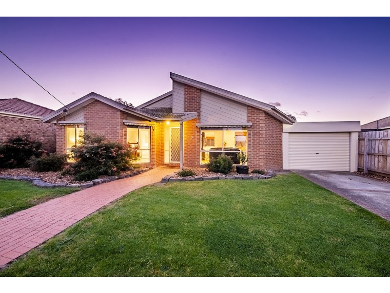 7 Willora Crescent, Cranbourne West VIC 3977