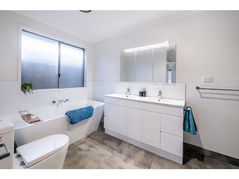 7 Willora Crescent, Cranbourne West VIC 3977
