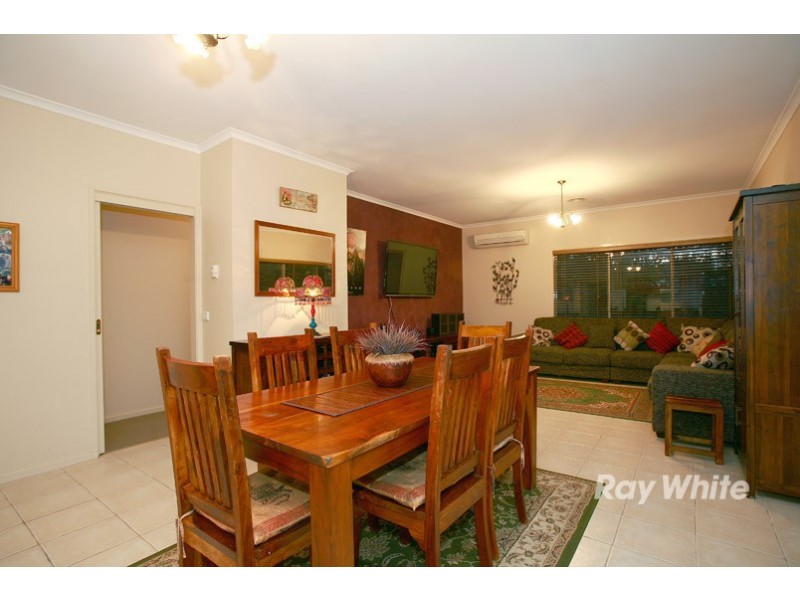 29 Scotsdale Drive, Cranbourne East VIC 3977