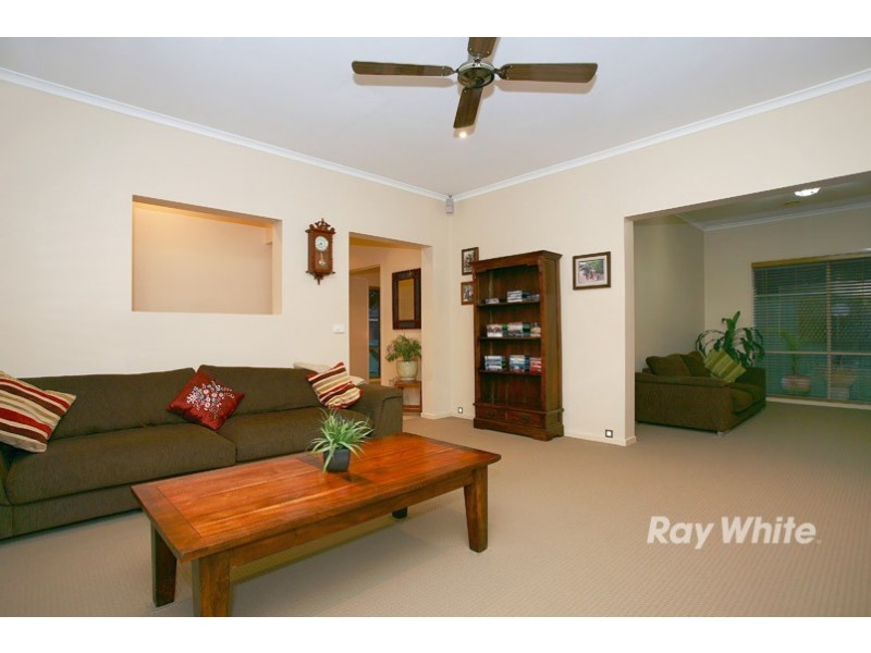 29 Scotsdale Drive, Cranbourne East VIC 3977
