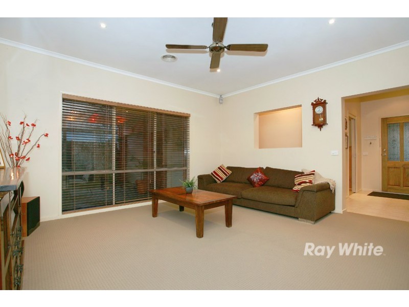 29 Scotsdale Drive, Cranbourne East VIC 3977