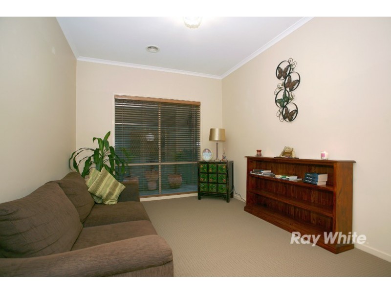29 Scotsdale Drive, Cranbourne East VIC 3977