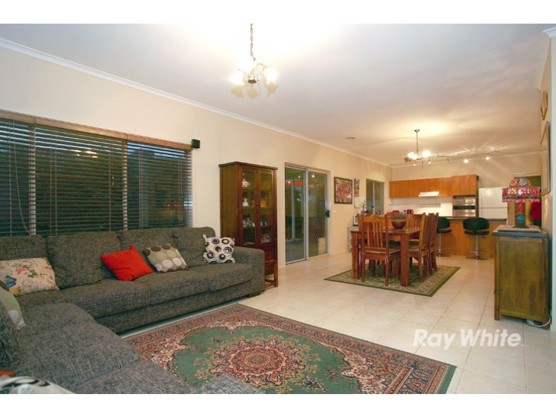 29 Scotsdale Drive, Cranbourne East VIC 3977