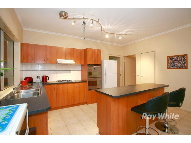 29 Scotsdale Drive, Cranbourne East VIC 3977