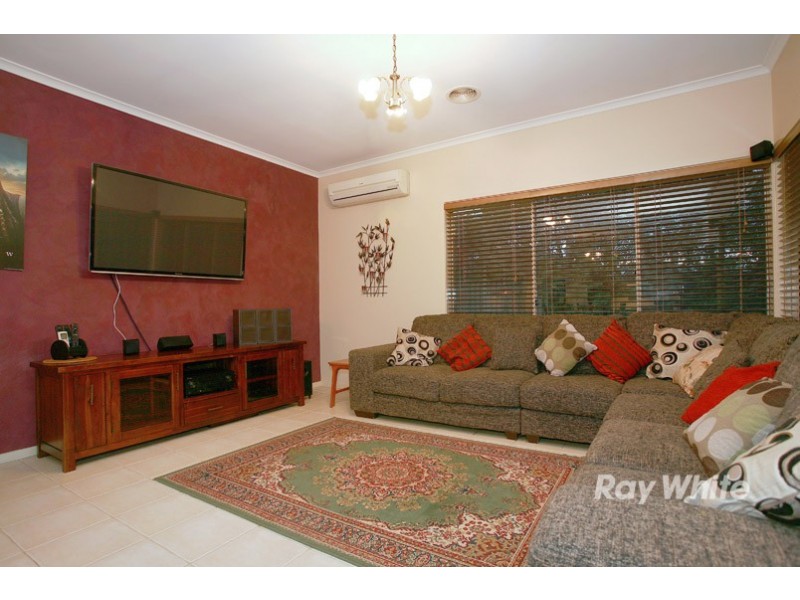 29 Scotsdale Drive, Cranbourne East VIC 3977