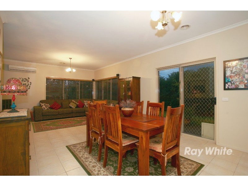 29 Scotsdale Drive, Cranbourne East VIC 3977