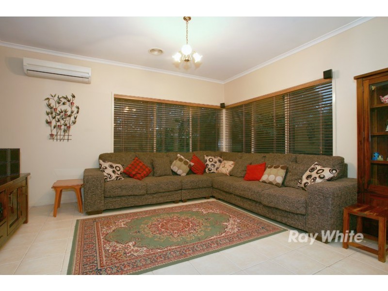 29 Scotsdale Drive, Cranbourne East VIC 3977