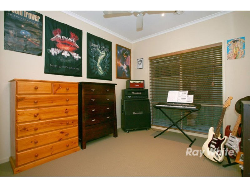 29 Scotsdale Drive, Cranbourne East VIC 3977