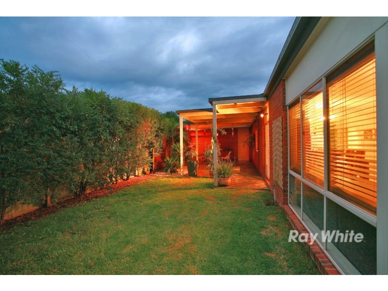 29 Scotsdale Drive, Cranbourne East VIC 3977