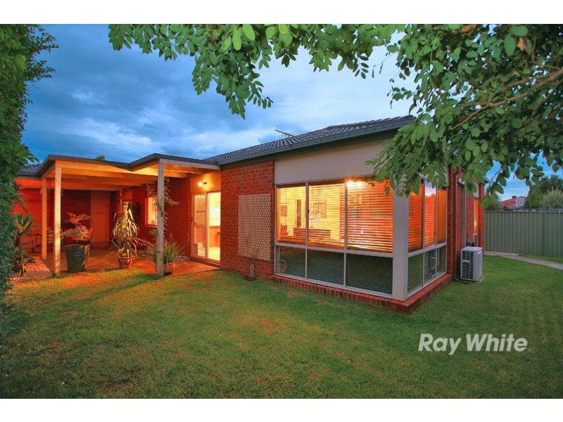 29 Scotsdale Drive, Cranbourne East VIC 3977