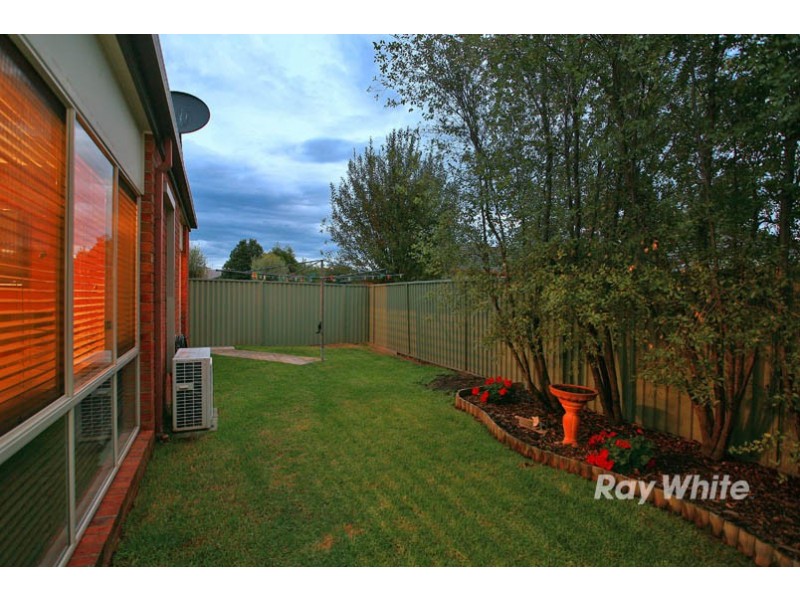 29 Scotsdale Drive, Cranbourne East VIC 3977