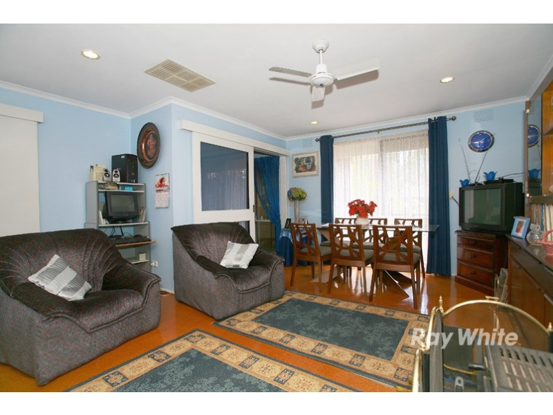 2 Gray Street, Cranbourne North VIC 3977