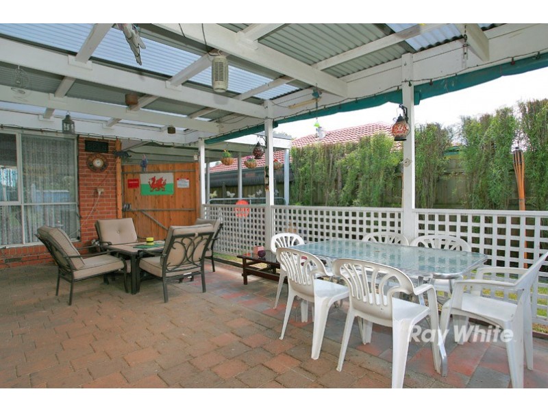 2 Gray Street, Cranbourne North VIC 3977