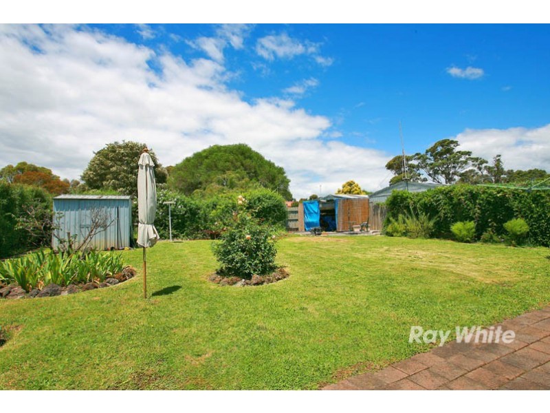 2 Gray Street, Cranbourne North VIC 3977