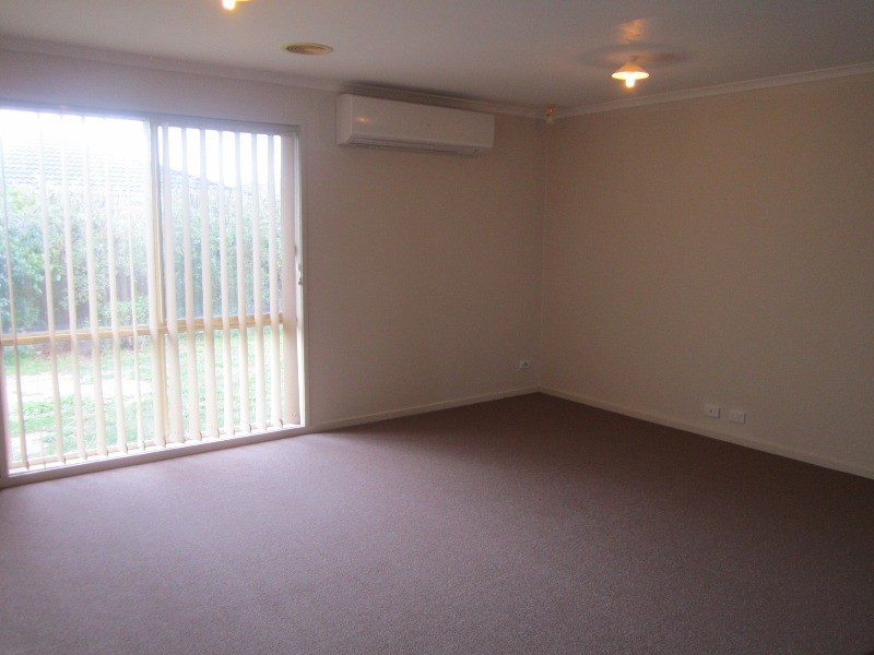 7 Taplan Crescent, Cranbourne West VIC 3977