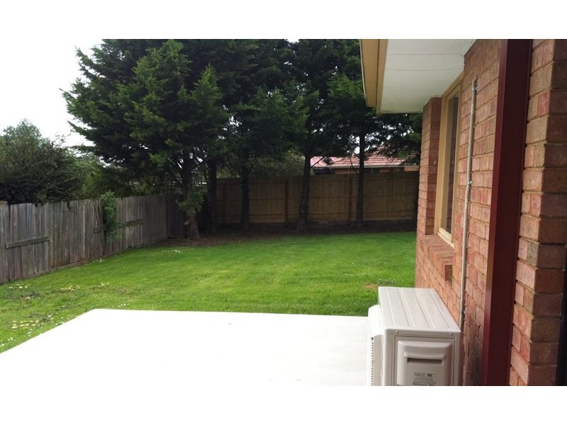 8 Fleetwood Drive, Narre Warren VIC 3805