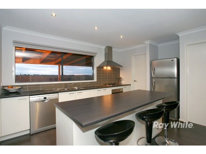 28 Bayley Place, Cranbourne West VIC 3977