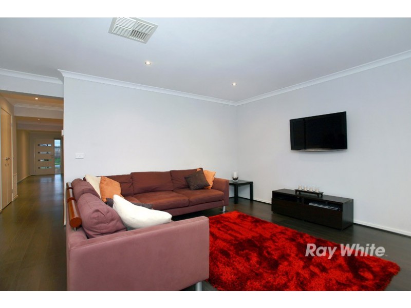 28 Bayley Place, Cranbourne West VIC 3977