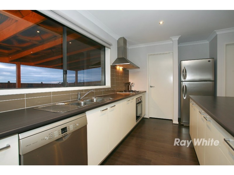 28 Bayley Place, Cranbourne West VIC 3977