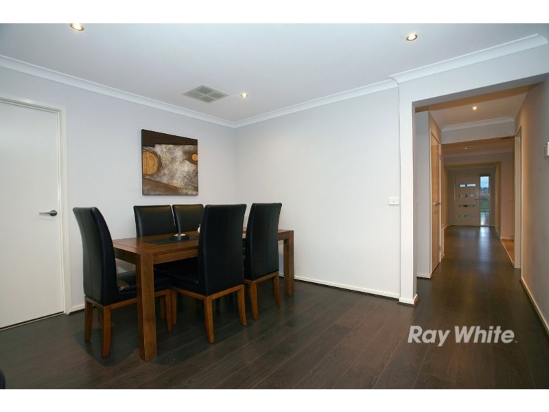 28 Bayley Place, Cranbourne West VIC 3977
