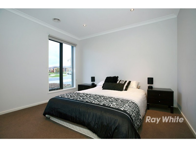 28 Bayley Place, Cranbourne West VIC 3977