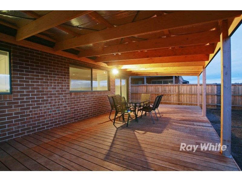 28 Bayley Place, Cranbourne West VIC 3977