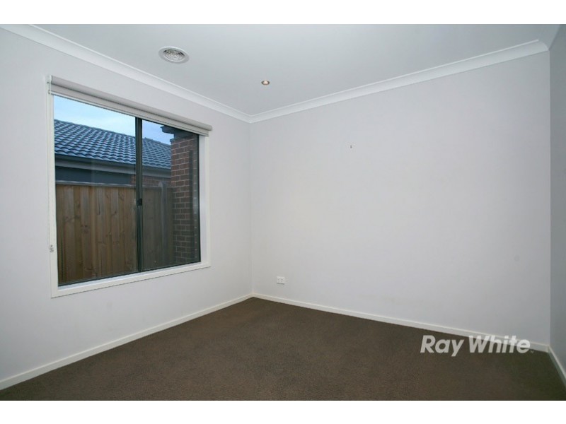 28 Bayley Place, Cranbourne West VIC 3977