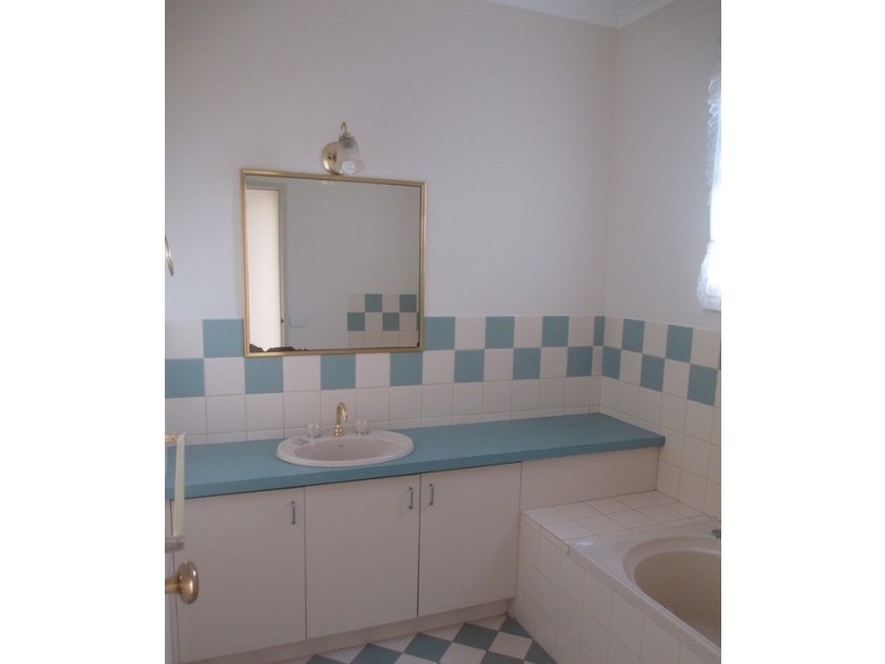 4/2 Gardner Street, Koo Wee Rup VIC 3981