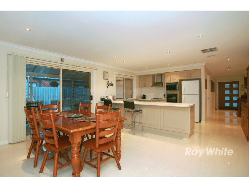 8 Sedgwick Court, Lynbrook VIC 3975