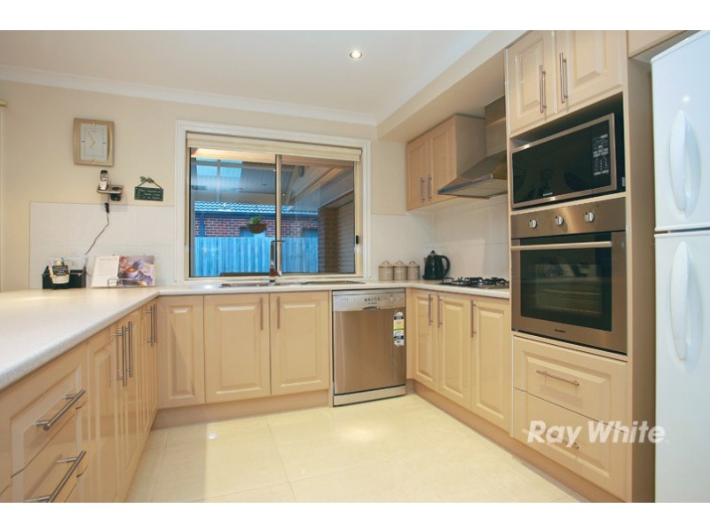 8 Sedgwick Court, Lynbrook VIC 3975