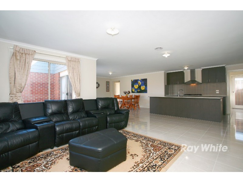 3 Beagle Street, Cranbourne East VIC 3977