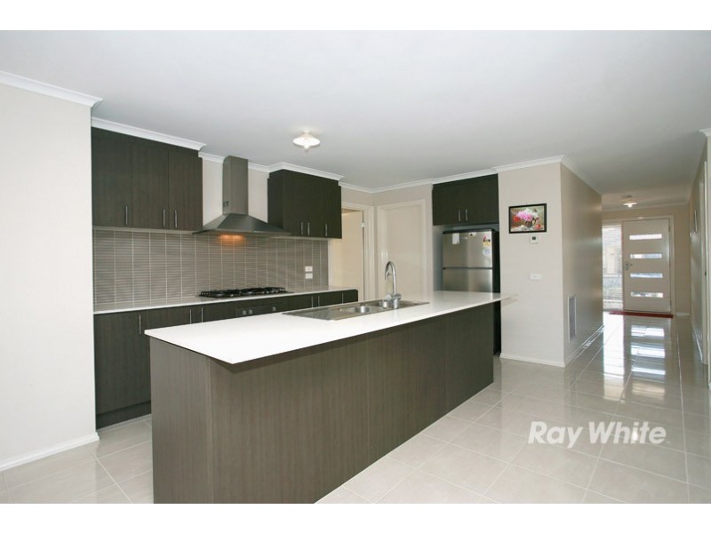 3 Beagle Street, Cranbourne East VIC 3977