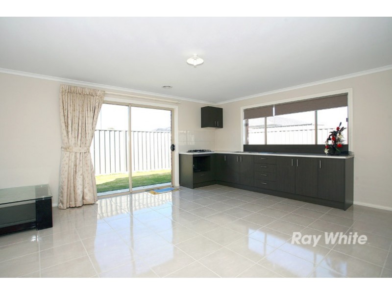 3 Beagle Street, Cranbourne East VIC 3977