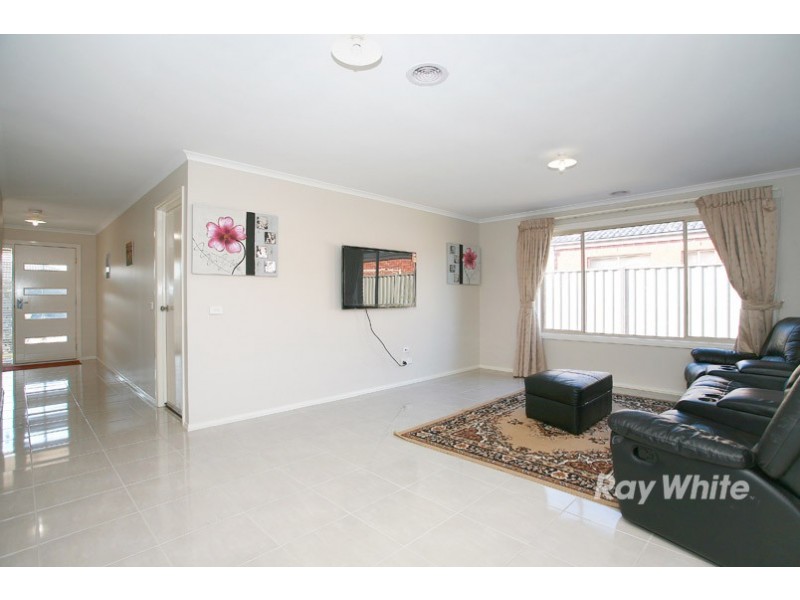 3 Beagle Street, Cranbourne East VIC 3977