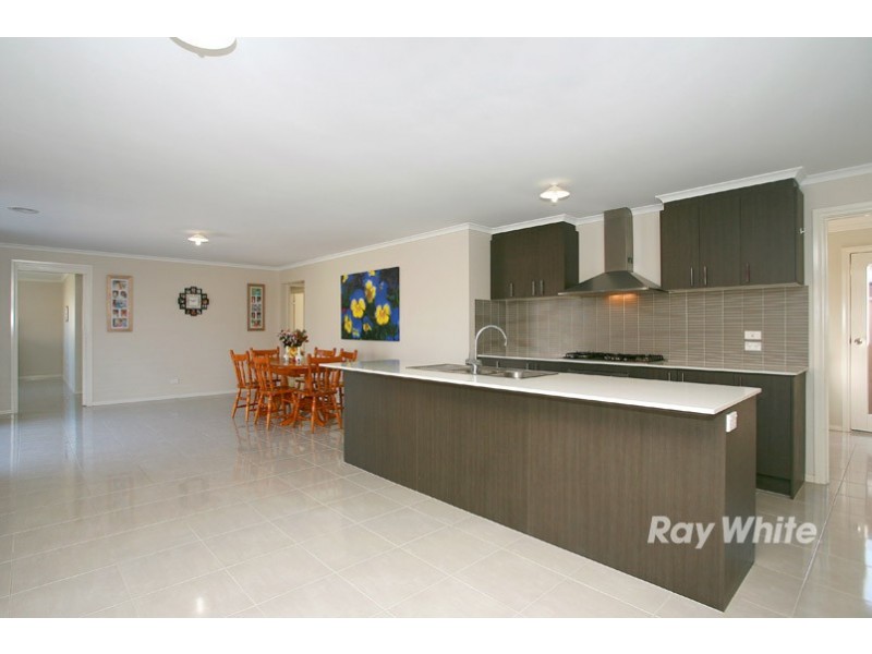 3 Beagle Street, Cranbourne East VIC 3977
