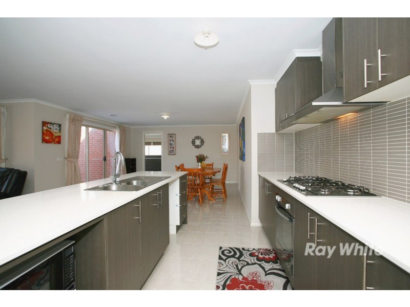 3 Beagle Street, Cranbourne East VIC 3977