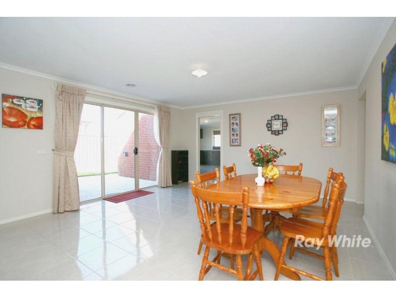 3 Beagle Street, Cranbourne East VIC 3977