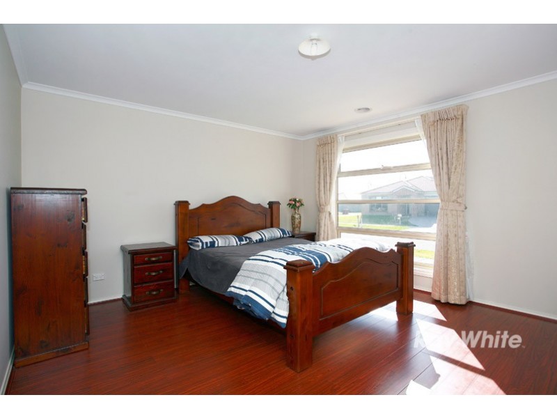 3 Beagle Street, Cranbourne East VIC 3977