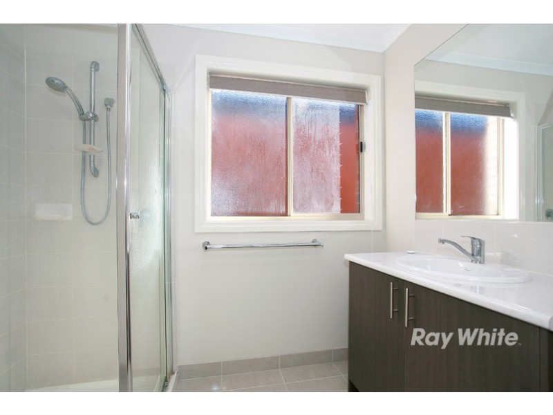 3 Beagle Street, Cranbourne East VIC 3977